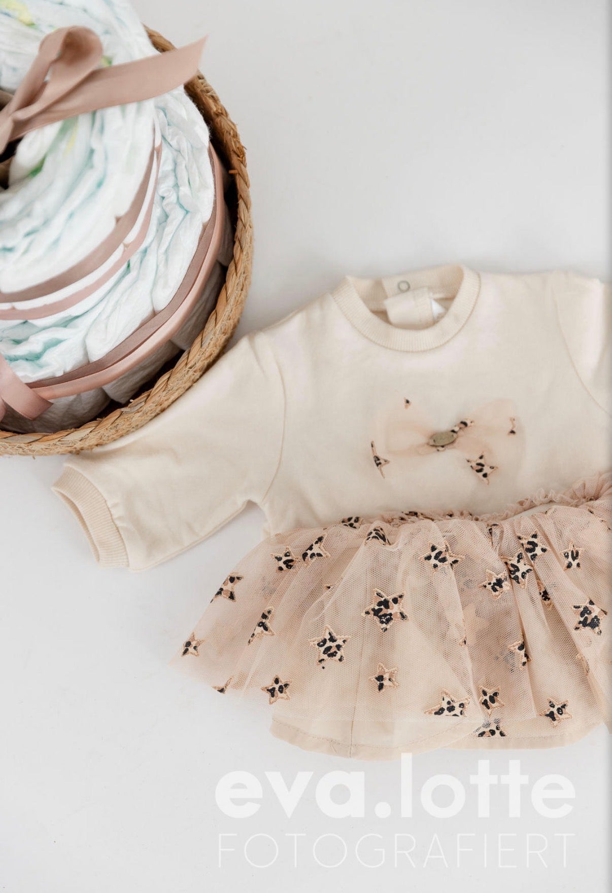 Windeltorte Rosa-Beige mit Babyset | Geschenk für Baby & Eltern