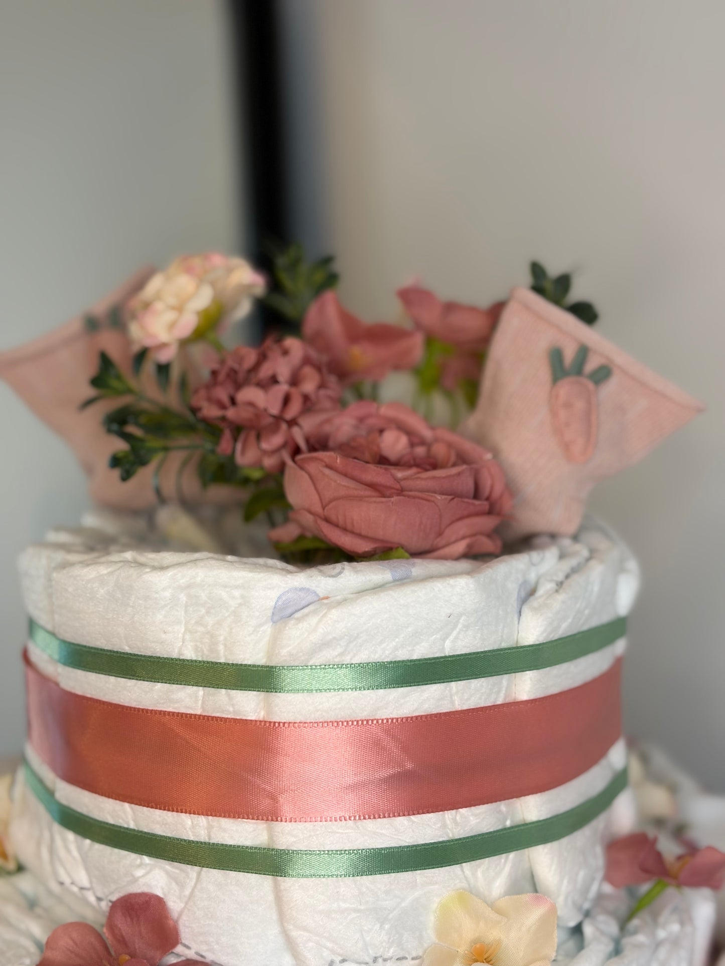 Windeltorte Rosa mit Spucktuch | Geschenk zur Geburt