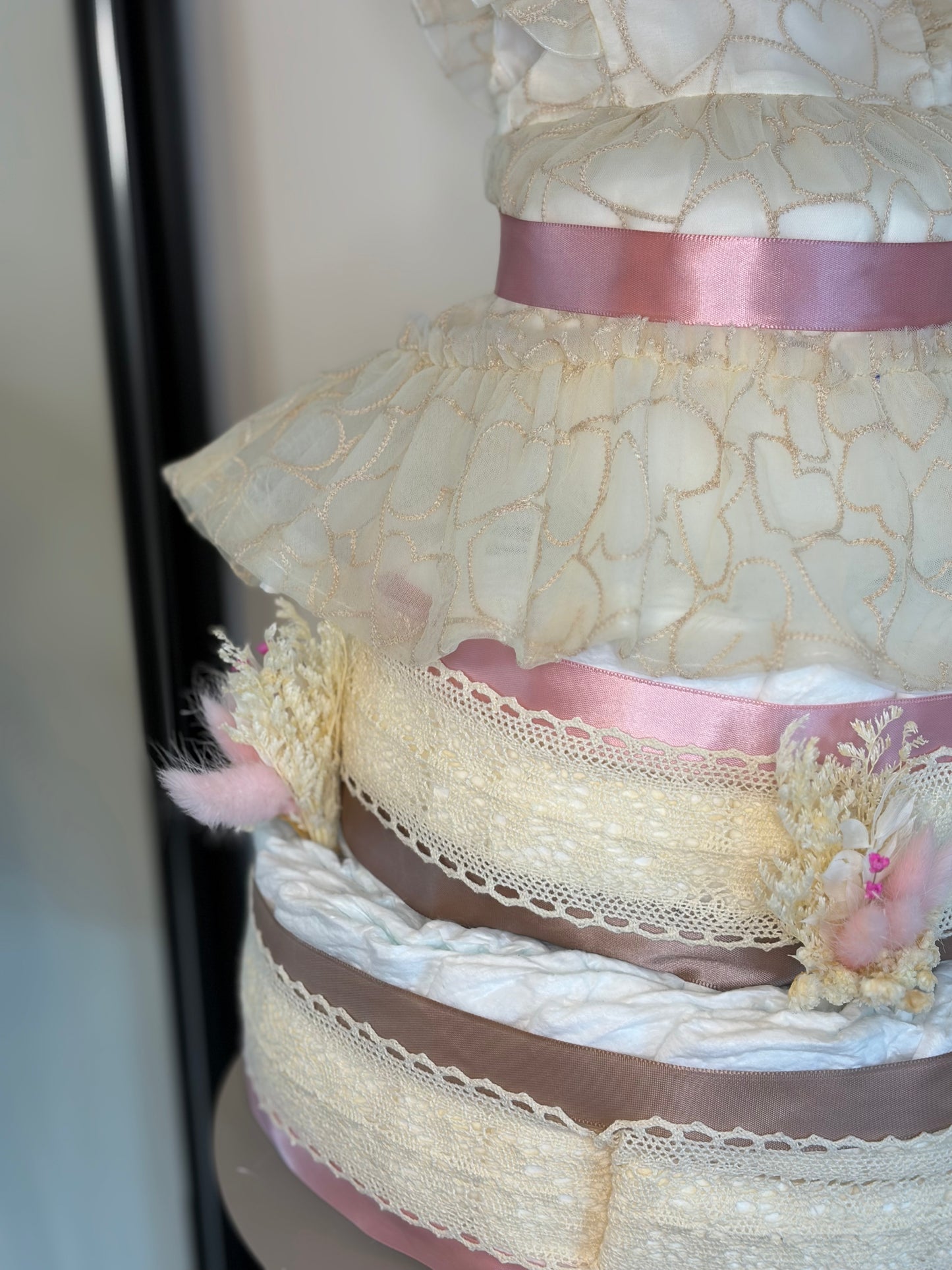 Windeltorte Beige-Rosa mit Babyset | Geschenk zur Geburt