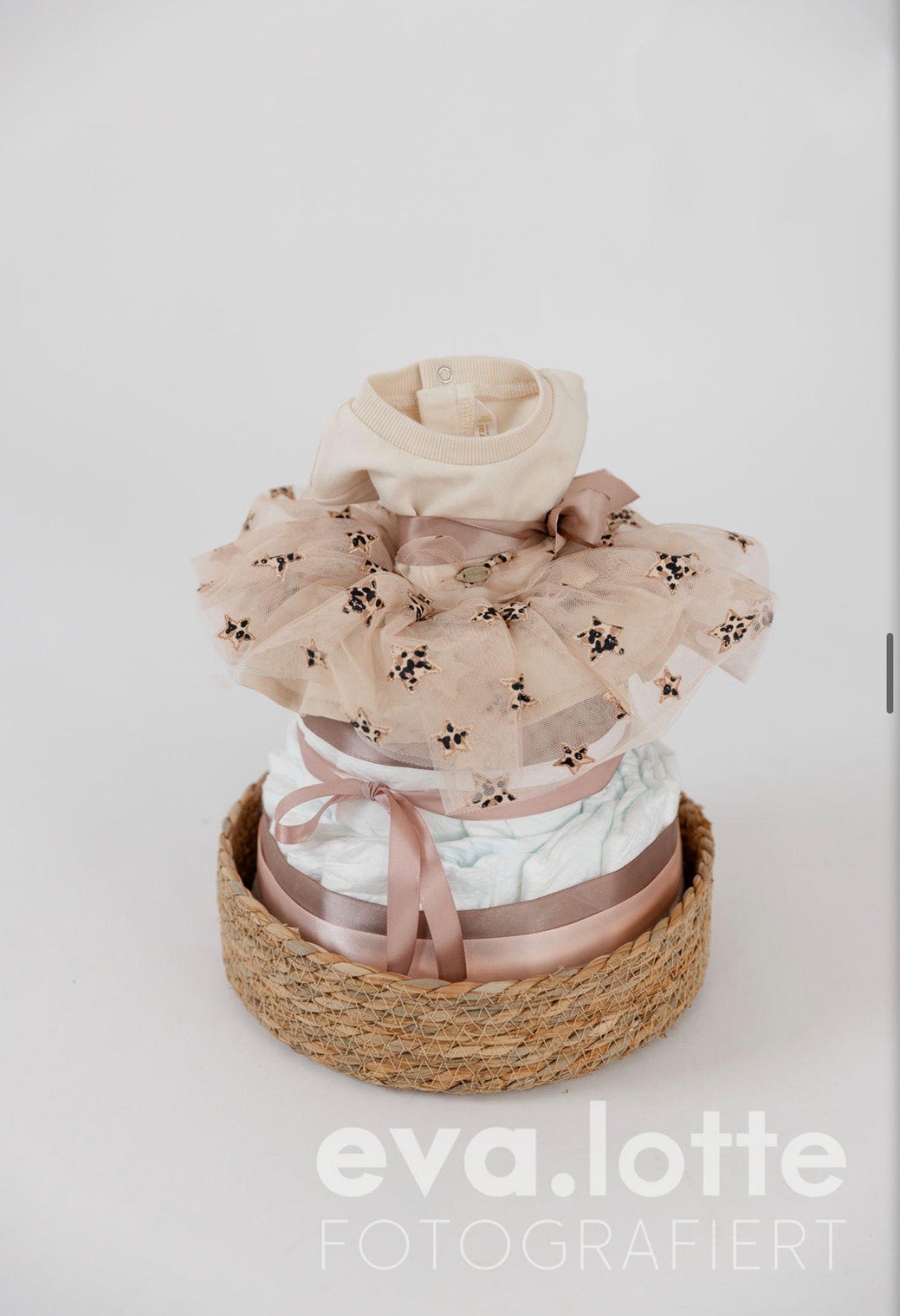 Windeltorte Rosa-Beige mit Babyset | Geschenk für Baby & Eltern
