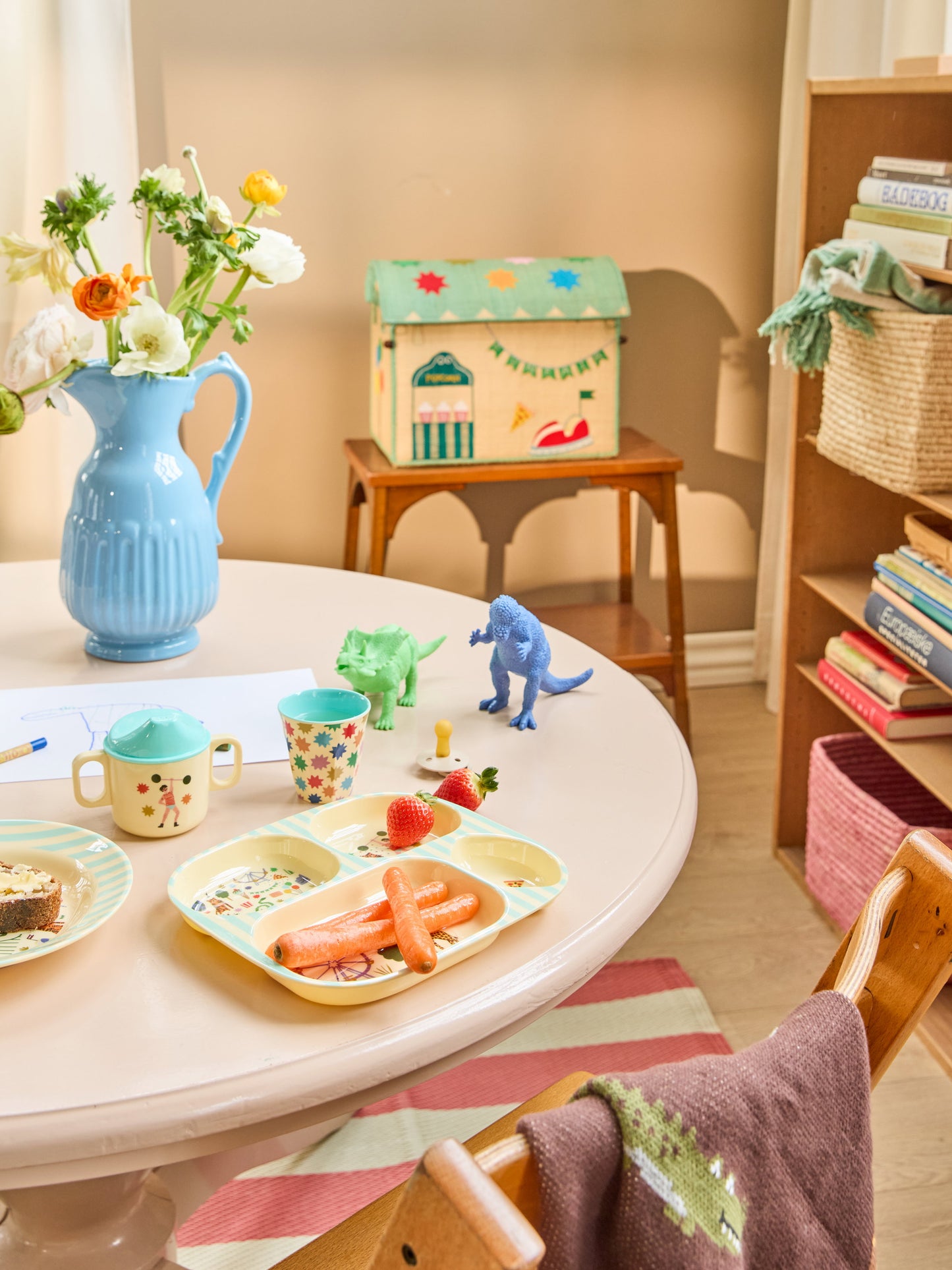 Kinder Teller mit 4 Fächern
